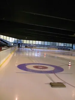 Curling-Rink in der Eishalle